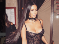 Kim Kardashian odsłoniła biust pod płaszczem